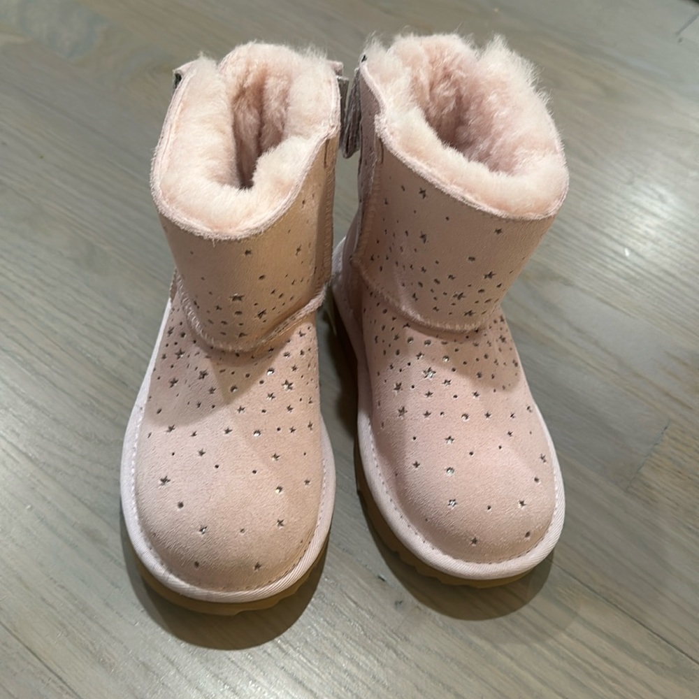 Never Worn Stargirl Classic Mini II Bow Uggs Size 12
